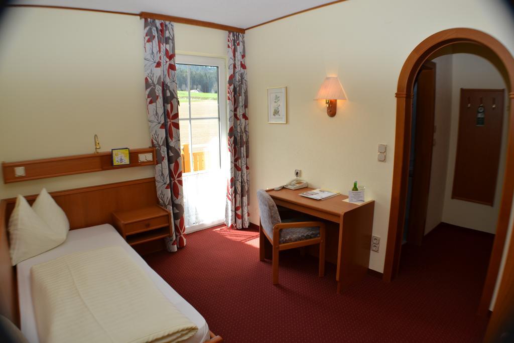 Gasthof-Pension Nordwald Harbach  Ruang foto