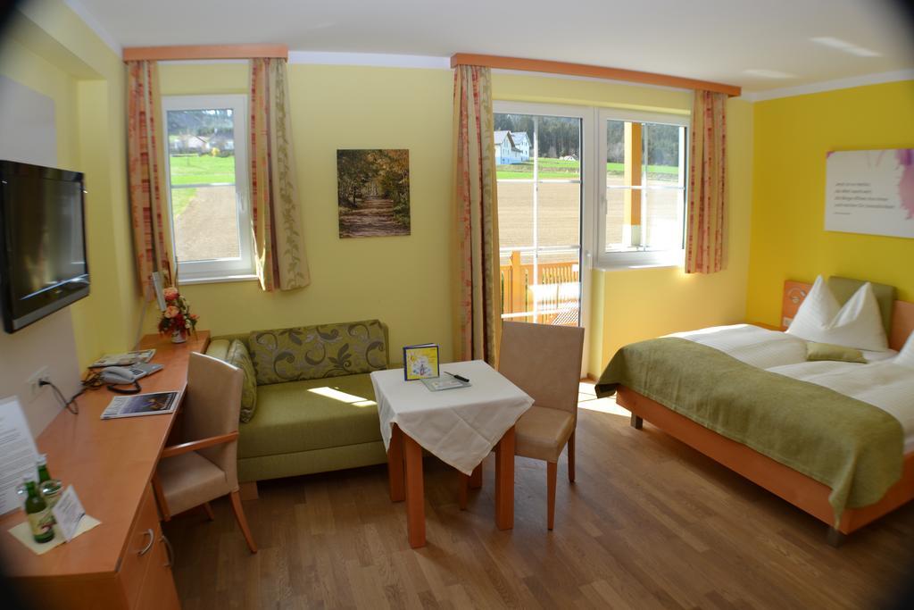 Gasthof-Pension Nordwald Harbach  Ruang foto